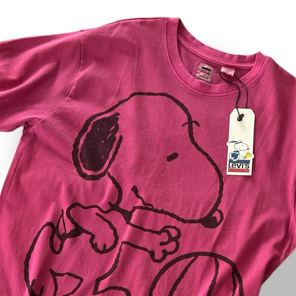 Levi & Peanuts Colab Pink Snoopy T-Shirt - Picture 6 of 7